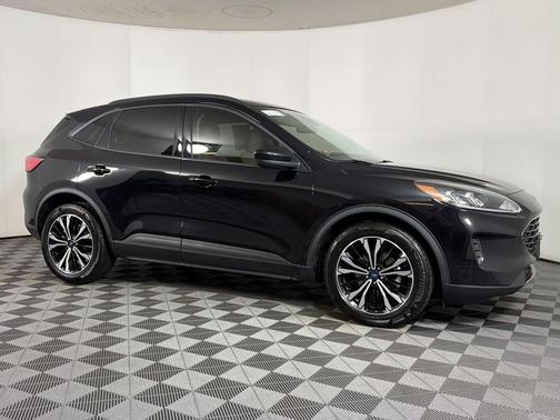 AGATE BLACK METALLIC 2022 Ford Escape SE