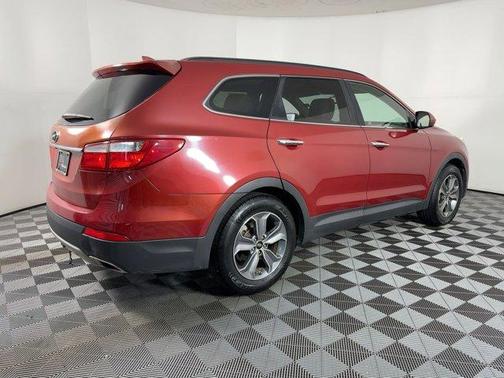 2016 Hyundai SANTA FE SE