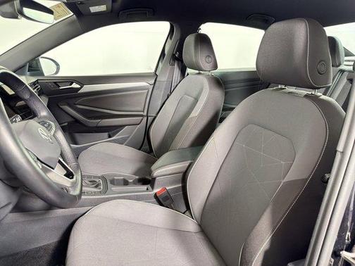 Deep Black Pearl 2025 Volkswagen Jetta 1.5T Sport