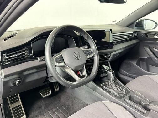Deep Black Pearl 2025 Volkswagen Jetta 1.5T Sport