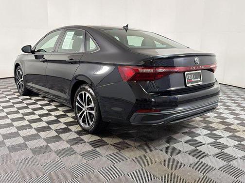 Deep Black Pearl 2025 Volkswagen Jetta 1.5T Sport
