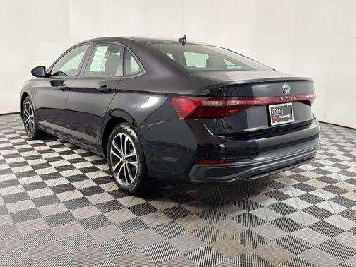 Deep Black Pearl 2025 Volkswagen Jetta 1.5T Sport