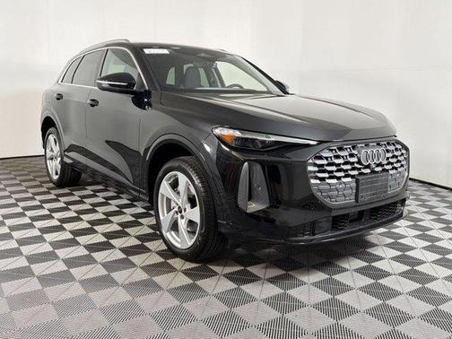 Mythos Black Metallic 2025 Audi Q5 Premium Plus TFSI quattro S tronic