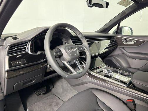 Waitomo Blue Metallic 2026 Audi Q7 55 Premium Plus