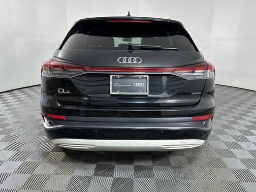 2022 Audi e-tron Premium Plus