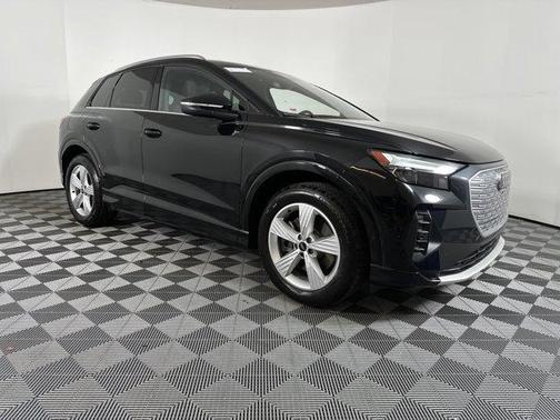 2022 Audi e-tron Premium Plus