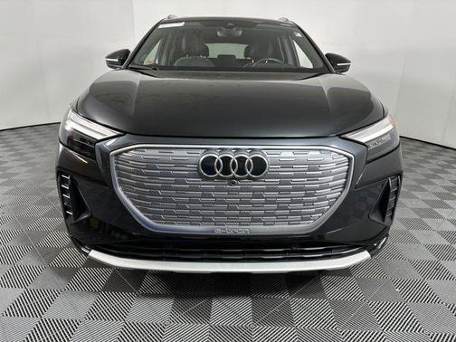 2022 Audi e-tron Premium Plus