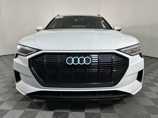2021 Audi e-tron Premium Plus