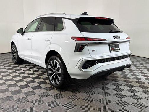 Glacier White Metallic 2026 Audi Q3 TFSI quattro S tronic
