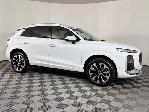 Glacier White Metallic 2026 Audi Q3 TFSI quattro S tronic