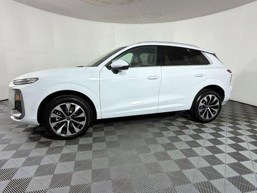 Glacier White Metallic 2026 Audi Q3 TFSI quattro S tronic