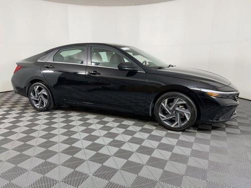 2025 Hyundai ELANTRA SEL