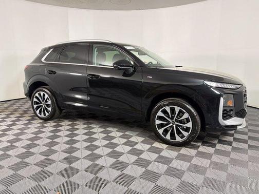 0E0E 2026 Audi Q3 S line