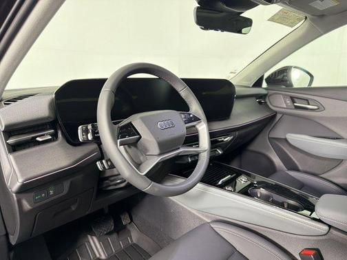 0E0E 2026 Audi Q3 S line