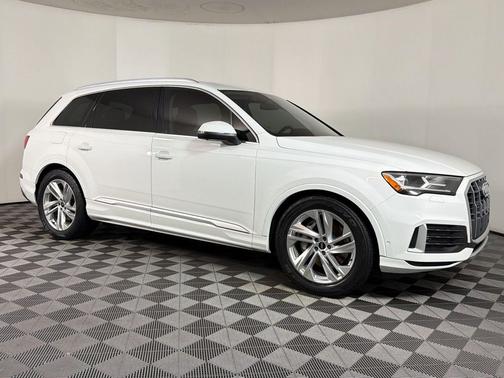 Carrara White 2021 Audi Q7 45 Premium Plus