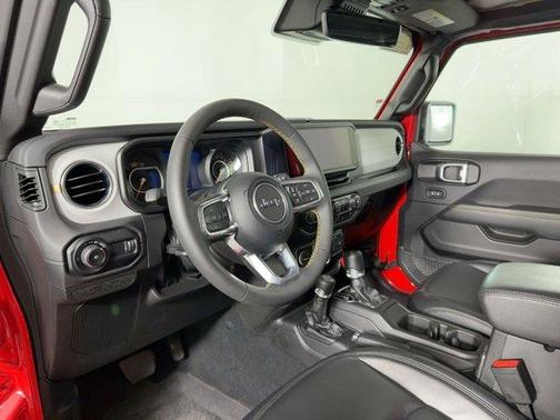 2024 Jeep Wrangler 4-Door Sahara 4x4