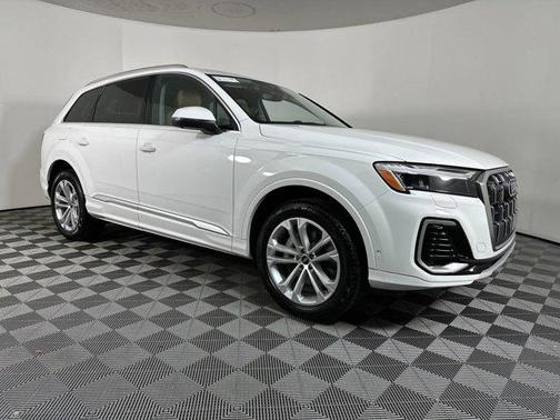 2025 Audi Q7 45 Premium Plus