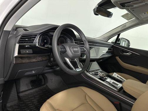 2025 Audi Q7 45 Premium Plus