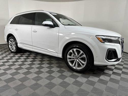 2025 Audi Q7 55 Premium Plus
