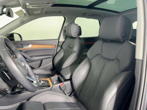 2022 Audi Q5 45 S line Prestige