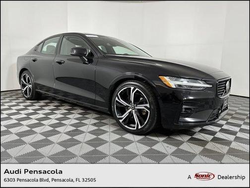 2024 Volvo S60 B5 Plus Dark Theme