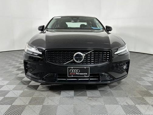 2024 Volvo S60 B5 Plus Dark Theme