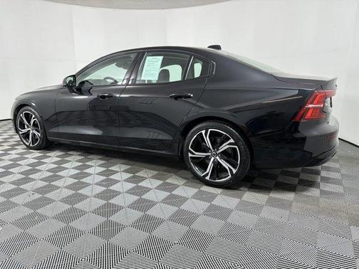 2024 Volvo S60 B5 Plus Dark Theme