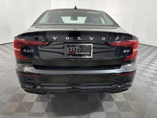 2024 Volvo S60 B5 Plus Dark Theme