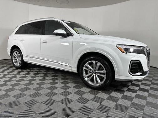 2025 Audi Q7 55 Premium