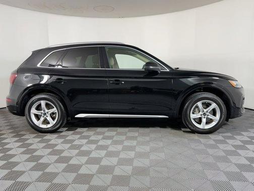 2022 Audi Q5 40 Premium