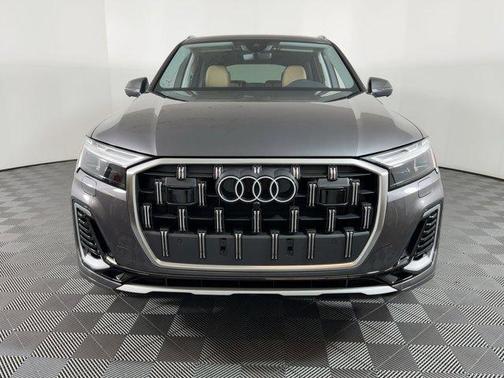 2025 Audi Q7 45 Premium Plus