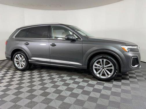 2025 Audi Q7 45 Premium Plus