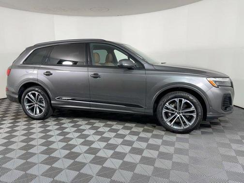 2025 Audi Q7 45 Premium