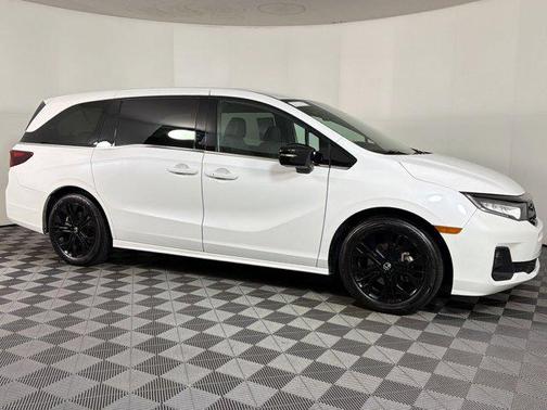 Platinum White Pearl 2025 Honda Odyssey Sport-L