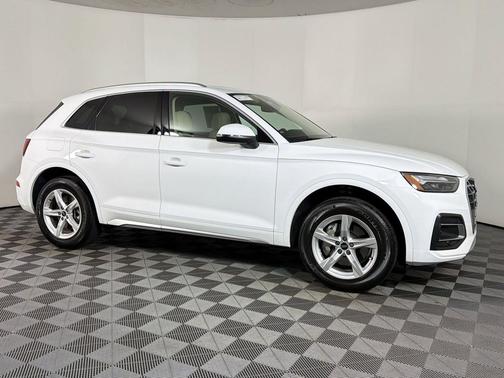 Arkona White 2024 Audi Q5 40 Premium