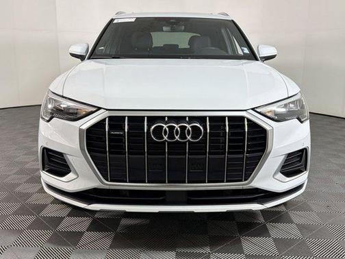 Glacier White Metallic 2022 Audi Q3 40 Premium