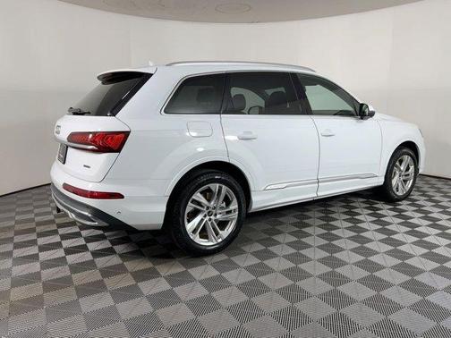 2023 Audi Q7 55 Premium Plus