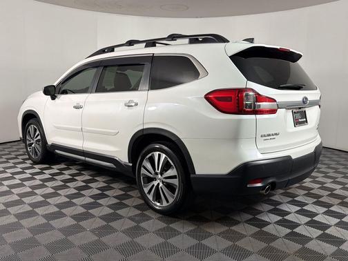 Crystal White Pearl 2022 Subaru Ascent Touring 7-Passenger