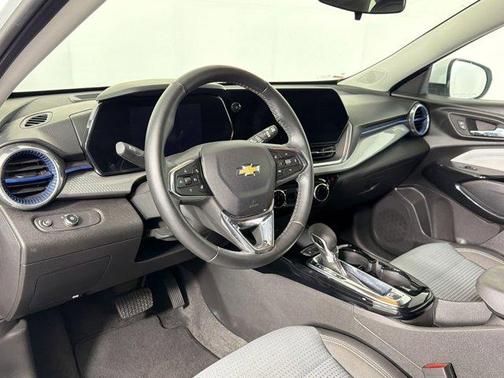 Summit White 2025 Chevrolet Trax LT