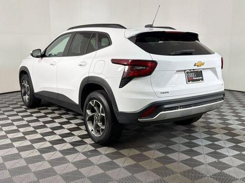 Summit White 2025 Chevrolet Trax LT