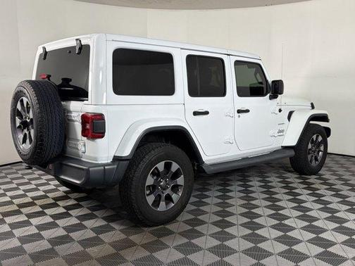 Bright White Clearcoat 2018 Jeep Wrangler Unlimited Sahara
