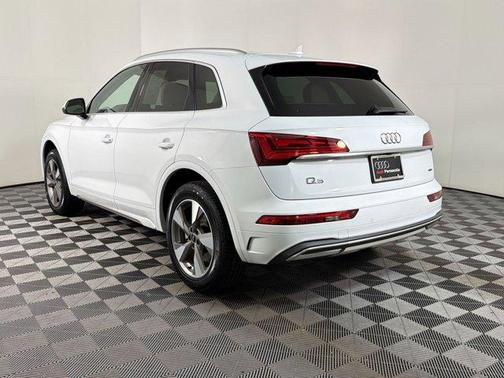 Glacier White Metallic 2023 Audi Q5 40 Premium