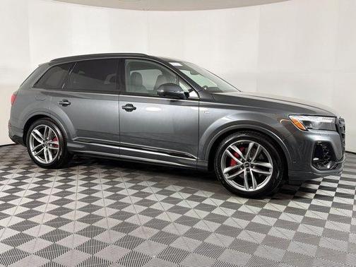 Daytona Gray Pearl Effect 2026 Audi Q7 55 Prestige