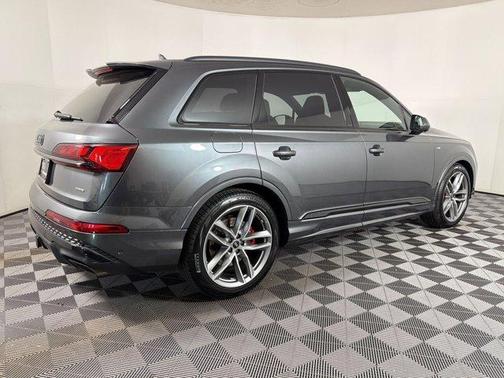 Daytona Gray Pearl Effect 2026 Audi Q7 55 Prestige
