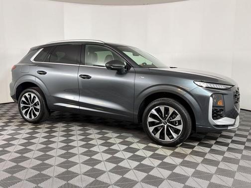 Daytona Gray Pearl Effect 2026 Audi Q3 TFSI quattro S tronic