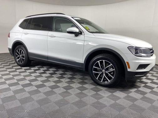 Photo 2 of 40 of 2021 Volkswagen Tiguan 2.0T SE