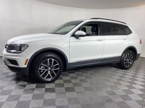 Photo 4 of 40 of 2021 Volkswagen Tiguan 2.0T SE