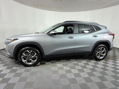 Sterling Gray Metallic 2025 Chevrolet Trax LT