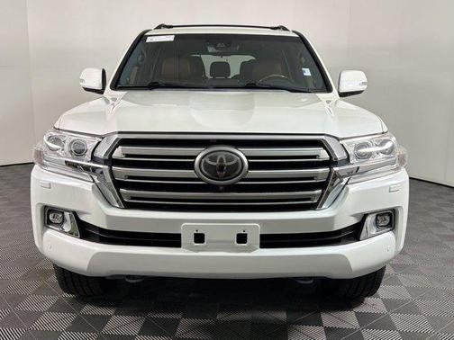 Blizzard Pearl 2019 Toyota Land Cruiser Base