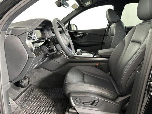 2025 Audi Q7 55 Premium